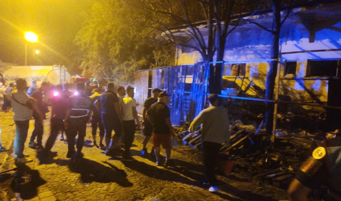 Avşa Adası’nda bir depoda çıkan yangın, itfaiye ekiplerinin üdahalesiyle büyümeden