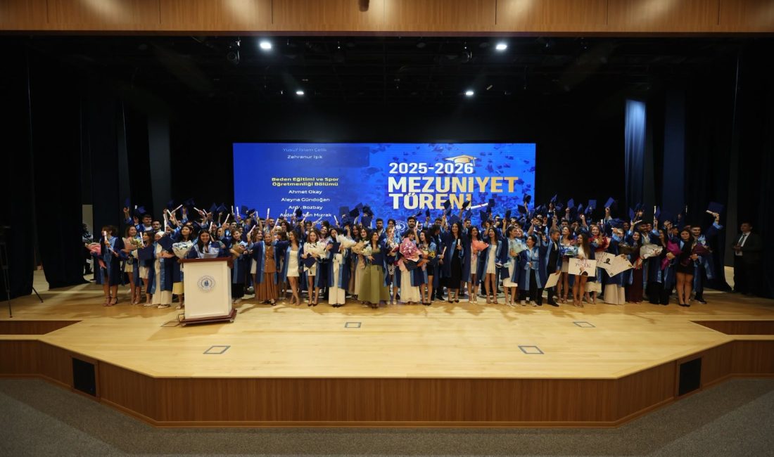 Bandırma Onyedi Eylül Üniversitesi’nde düzenlenen mezuniyet töreninde Sanat, Tasarım ve