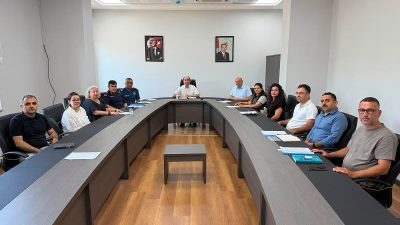 Gönen Kaymakamı Ahmet Altıntaş başkanlığında gerçekleştirilen toplantıda, sahipsiz hayvanlara yönelik