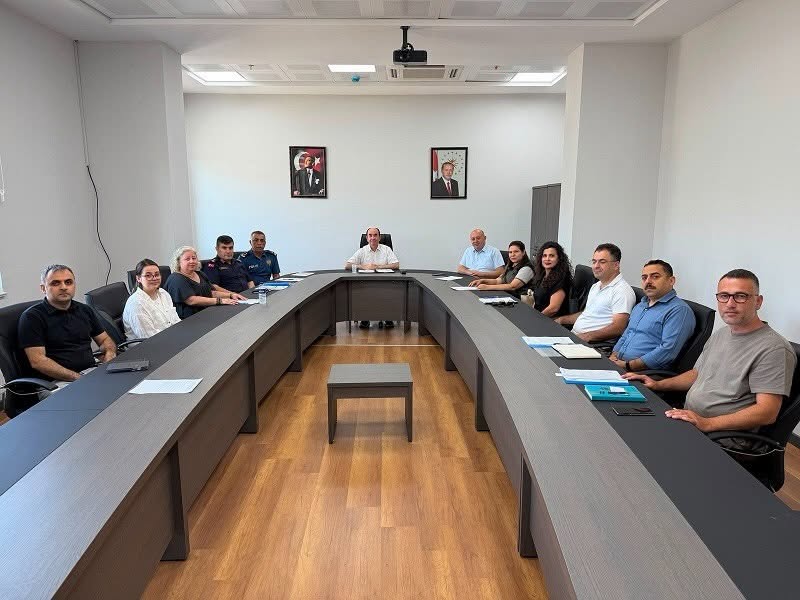 Gönen’de sahipsiz hayvanlar için koordinasyon toplantısı Gönen Kaymakamı Ahmet Altıntaş başkanlığında gerçekleştirilen toplantıda, sahipsiz hayvanlara yönelik