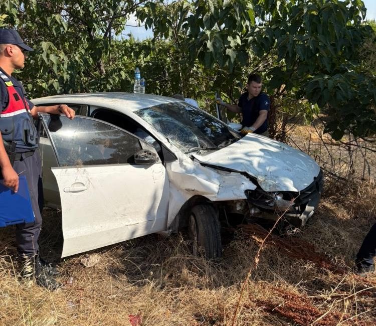 Gönen’de trafik kazası: 1 yaralı Gönen’de sürücüsünün direksiyon hakimiyetini kaybetmesi sonucu yol kenarına savrulan araçta