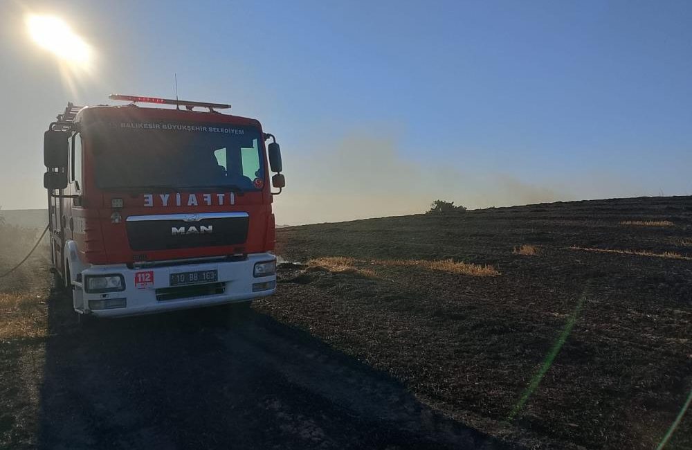 Susurluk’taki arazi yangını ekiplerin ortak müdahalesiyle söndürüldü Susurluk, Manyas ve Bandırma itfaiye ekiplerinin geniş çaplı ortak müdahalesiyle