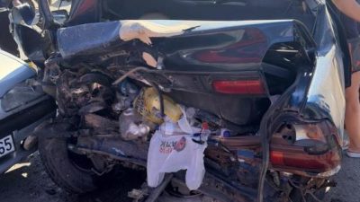 Ayvalık’ta kontrolden otomobilin 4 araca ve yayalara çarpması sonucu meydana