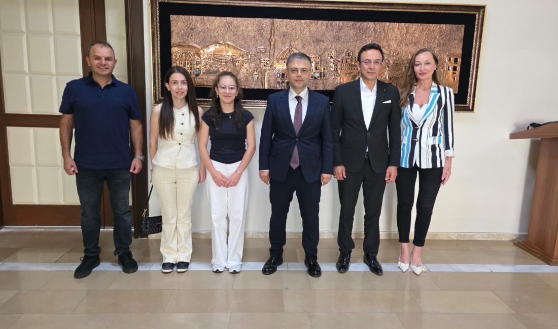 LGS’de derece elde eden Miray Panç, İlçe Milli Eğitim Müdürü