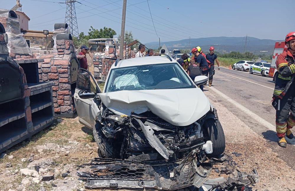 Erdek ‘te 3 aracın karıştığı trafik kazasında 1 kişi hayatını