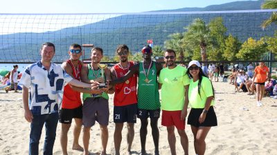 Plaj voleybolunun heyecan dolu karşılaşmalarına sahne olan 1. Ocaklar Plaj