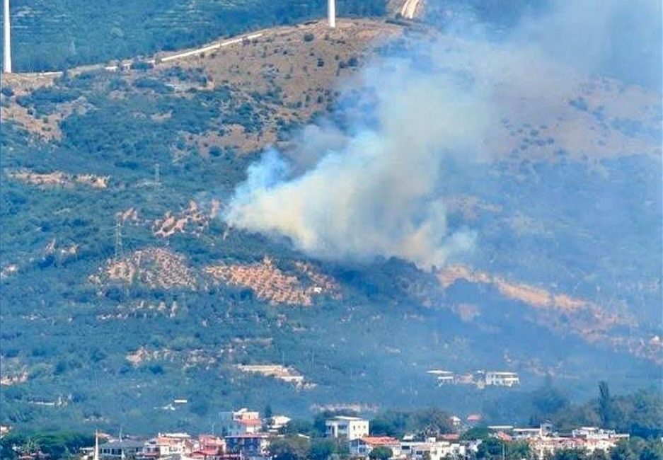 Narlı’daki yangınına havadan ve karadan müdahale ediliyor Narlı Mahallesi’nde ormanlık alanda çıkan yangına ekiplerin havadan ve karadan