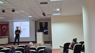 Diyabet Okulu’nda eğitimlerini tamamlayan hastalara diploma Bandırma Eğitim ve Araştırma Hastanesi’nde gerçekleştirilen programda, diyabet hastalarının günlük