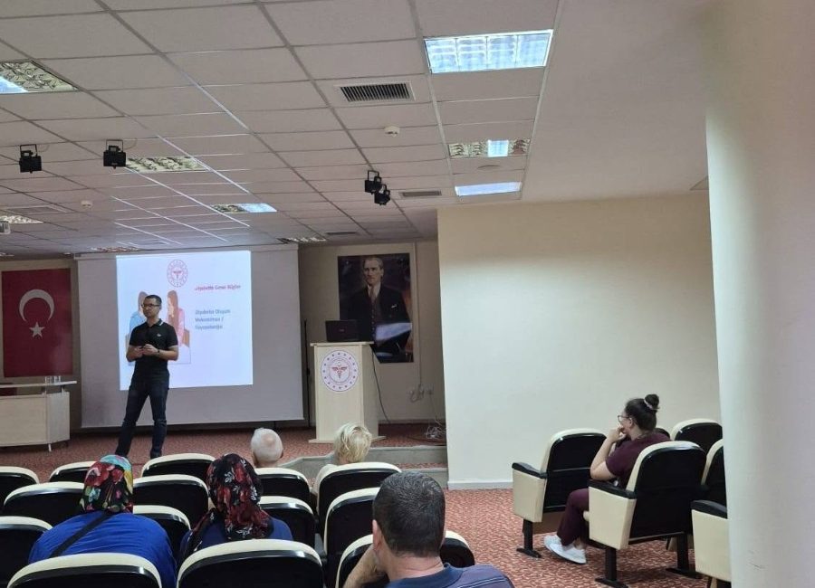 Diyabet Okulu’nda eğitimlerini tamamlayan hastalara diploma Bandırma Eğitim ve Araştırma Hastanesi’nde gerçekleştirilen programda, diyabet hastalarının günlük