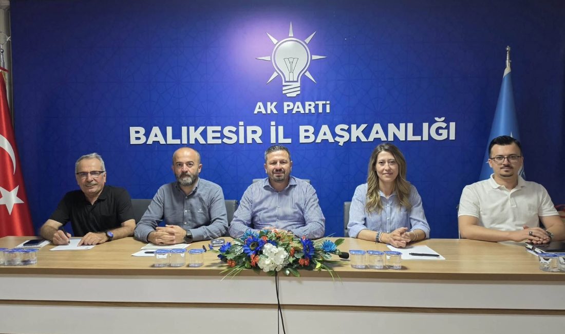 AK Parti Balıkesir’de yeni görev dağılımı açıklandı İl Yürütme Kurulu’nda yapılan revizyonun ardından AK Parti Balıkesir teşkilatında