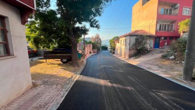 Bandırma’da iki noktada asfalt çalışması sürüyor Edincik ve Yeni Mahalle’de yürütülen yol çalışmaları kapsamında bir noktada