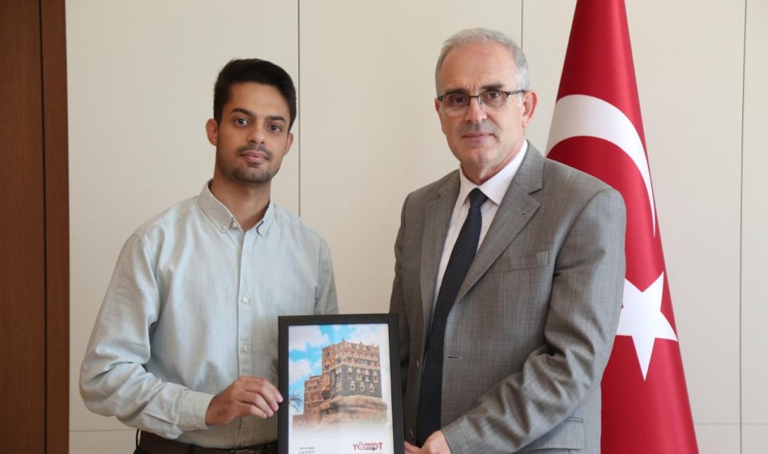 Yemenli Öğrenciler Topluluğu Başkanı Kamal’dan Rektör Boz’a ziyaret Bandırma Onyedi Eylül Üniversitesi Yemenli Öğrenciler Topluluğu Başkanı Aiham Kamal,