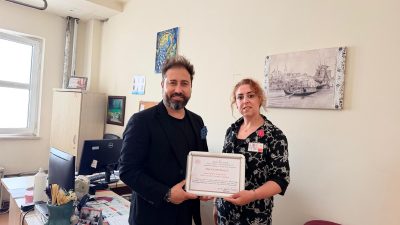 Özverili hizmetleriyle hastaneye katkı sağlayan sağlık çalışanları, yönetim tarafından düzenlenen