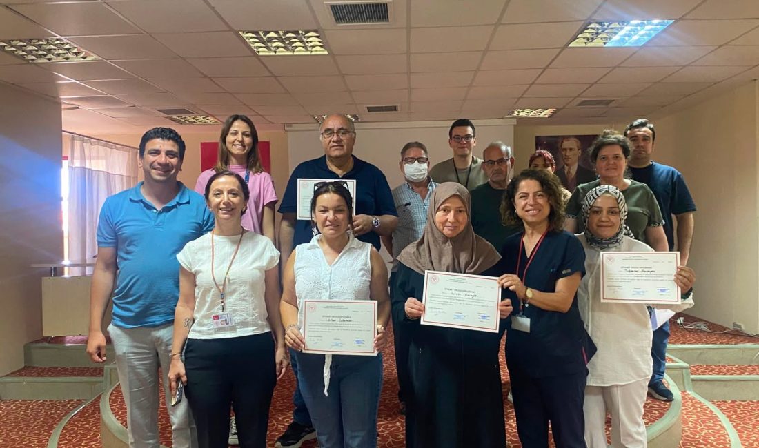 Bandırma’da Diyabet Okulu başarıyla tamamlandı Bandırma Eğitim Araştırma’da Diyabet Okulu Eğitim Programını tamamlayan hastalar diplomalarını
