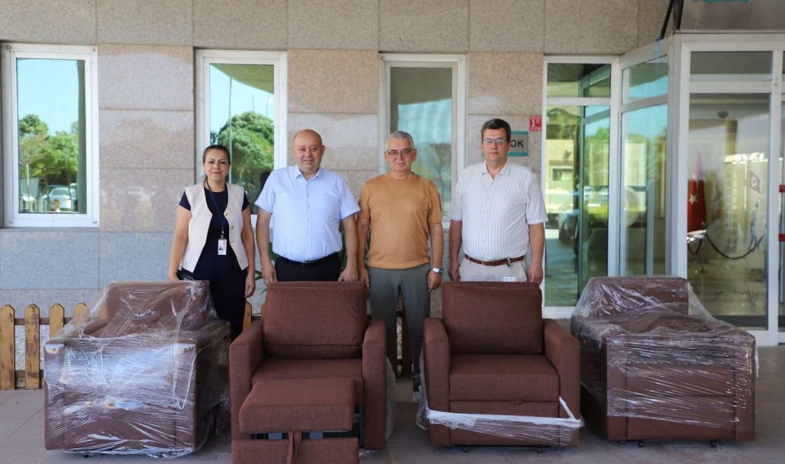 Gönen’de hasta yakınlarına konfor sağlayacak destek Gönen Belediyesi tarafından temin edilen 40 refakatçi koltuğu, hasta yakınlarının