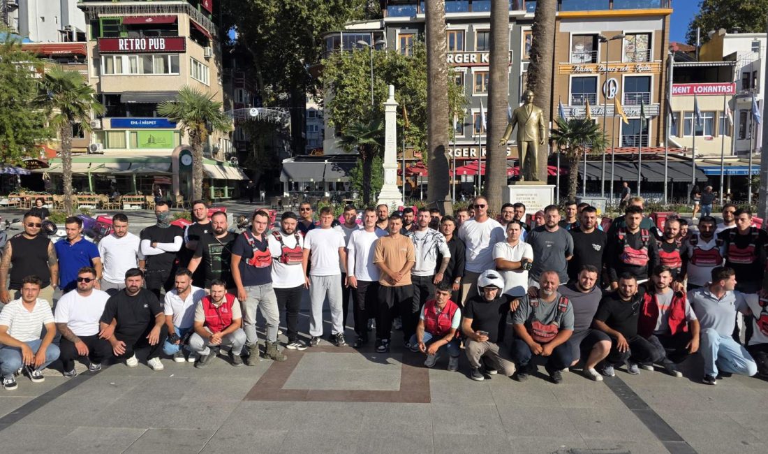Bir kuryenin kavga sırasında yaralanmasının ardından meslektaşları Cumhuriyet Meydanı’nda basın