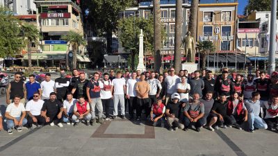 Bir kuryenin kavga sırasında yaralanmasının ardından meslektaşları Cumhuriyet Meydanı’nda basın
