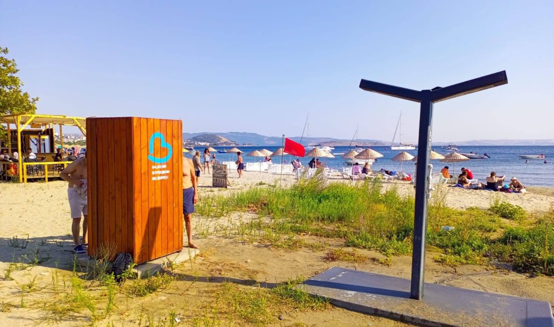 Erdek’te çevre tahribatı nedeniyle zarar gören sahil tesisleri için yapılan