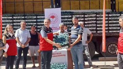 Balıkesir’de Tarım Arazilerinin Kullanımını Etkinleştirme Projesi kapsamında dağıtılan fideler, yüzde
