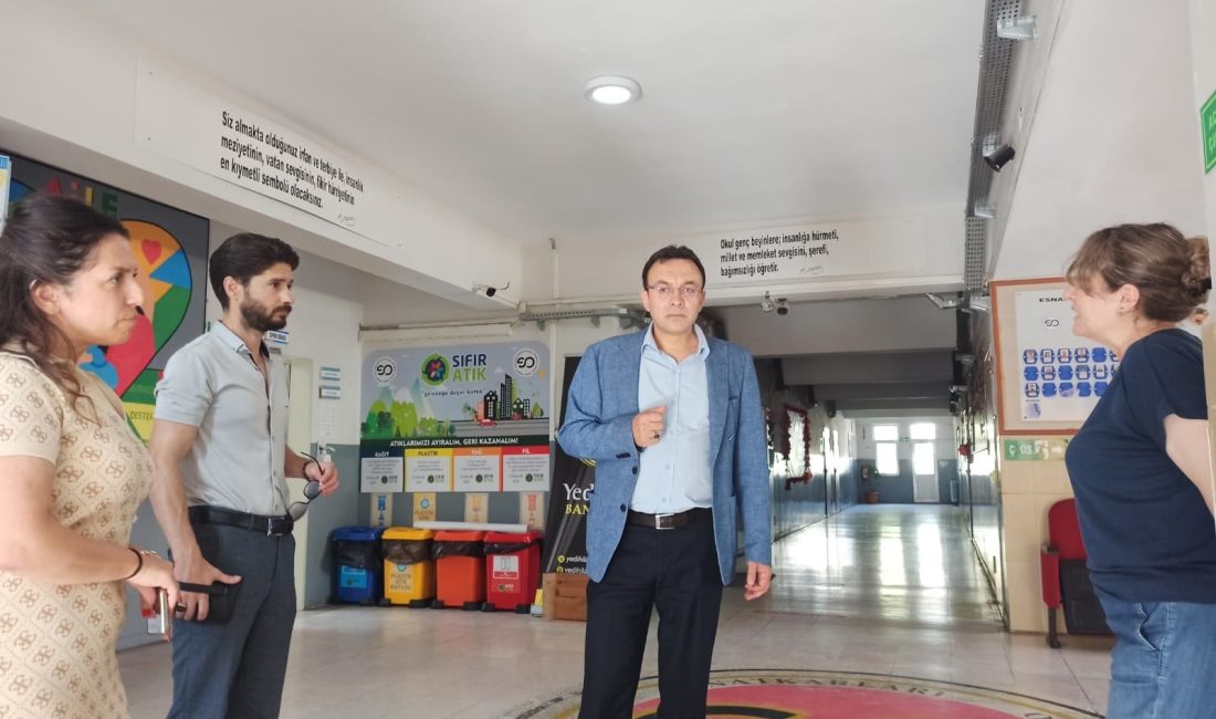 İlçe Milli Eğitim Müdürlüğü yöneticileri, okullardaki hazırlık çalışmalarını yerinde değerlendirerek