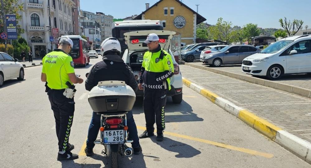 Motosiklet kontrollerinin öne çıktığı Bandırma’daki trafik uygulamalarında yılın ilk 7