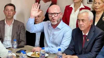 CHP İlçe Örgütü’nde gerçekleştirilen basın toplantısında konuşan CHP Balıkesir Milletvekili