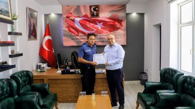 Kaymakam Gülen Emniyet Müdürü Şahin’e yeni görevinde başarılar diledi.Susurluk’ta İlçe