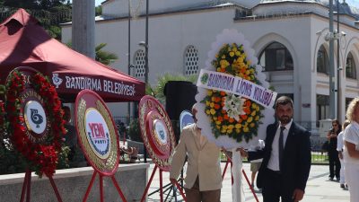 Zafer Bayramı’nın 104. yılı dolayısıyla Cumhuriyet Meydanı’nda gerçekleştirilen alternatif törende
