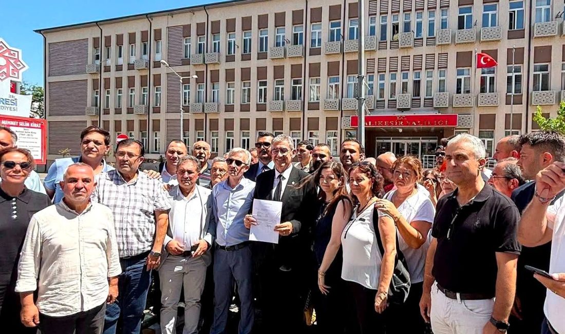 Yeni Parti Balıkesir Örgütü kuruluş belgelerini teslim etti Balıkesir’de örgütlenmesini tamamlayan Yeni Parti, Kurucu İl Başkanı Erden Köybaşı