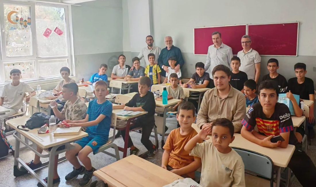 Bandırma’da yaz okullarına AK Parti’den destek ziyareti AK Parti Bandırma İlçe Teşkilatı, ilçedeki üç farklı yaz okulunu