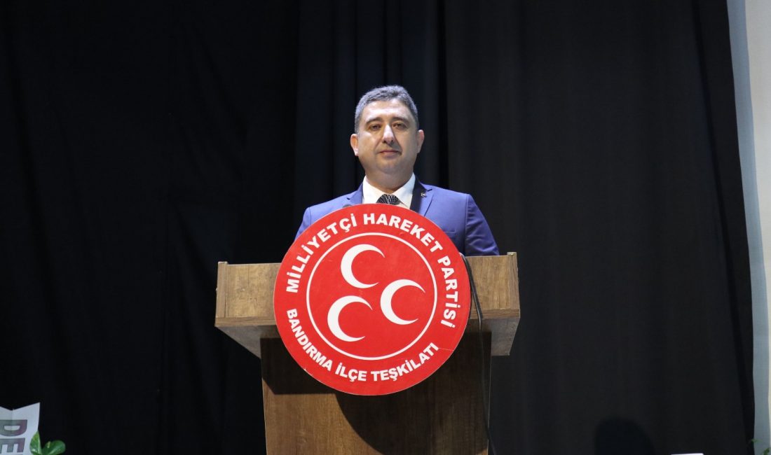 MHP Bandırma’da bayrak değişimi MHP Bandırma İlçe Teşkilatı’nın 15. Olağan Kongresi’nde Bekir Bozkurt’un 8