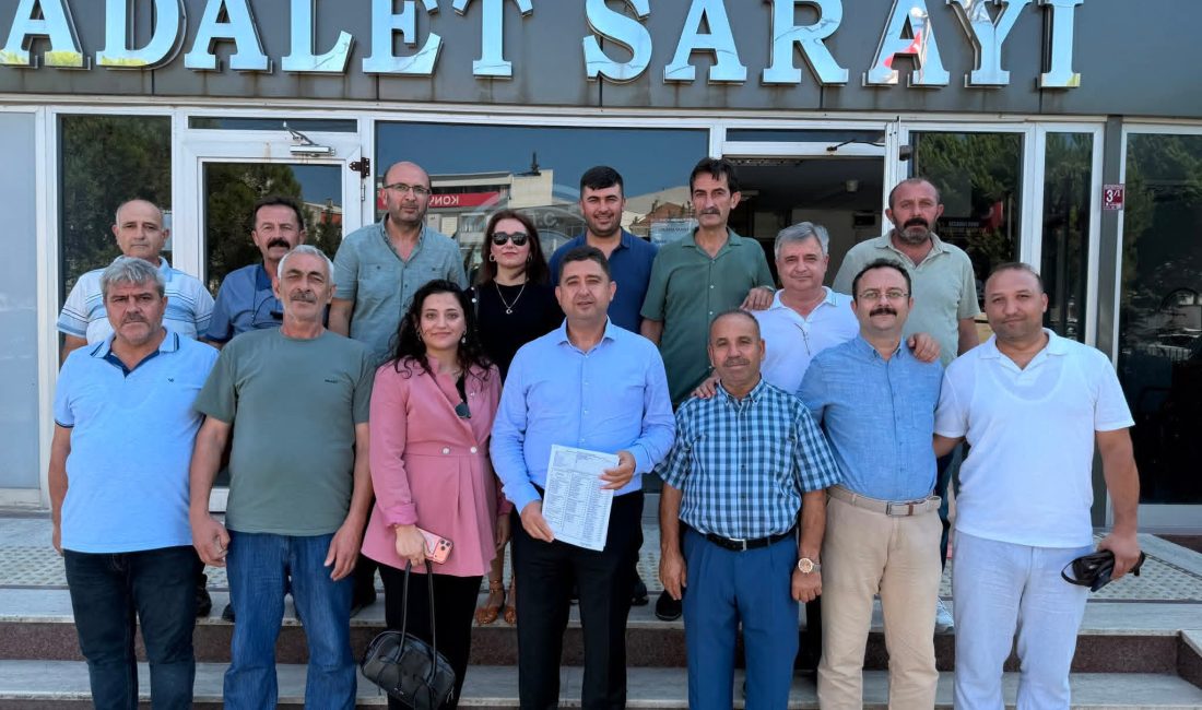 İlçe kongresinde belirlenen MHP Bandırma yönetimi, seçim kurulundan alınan mazbatalarla