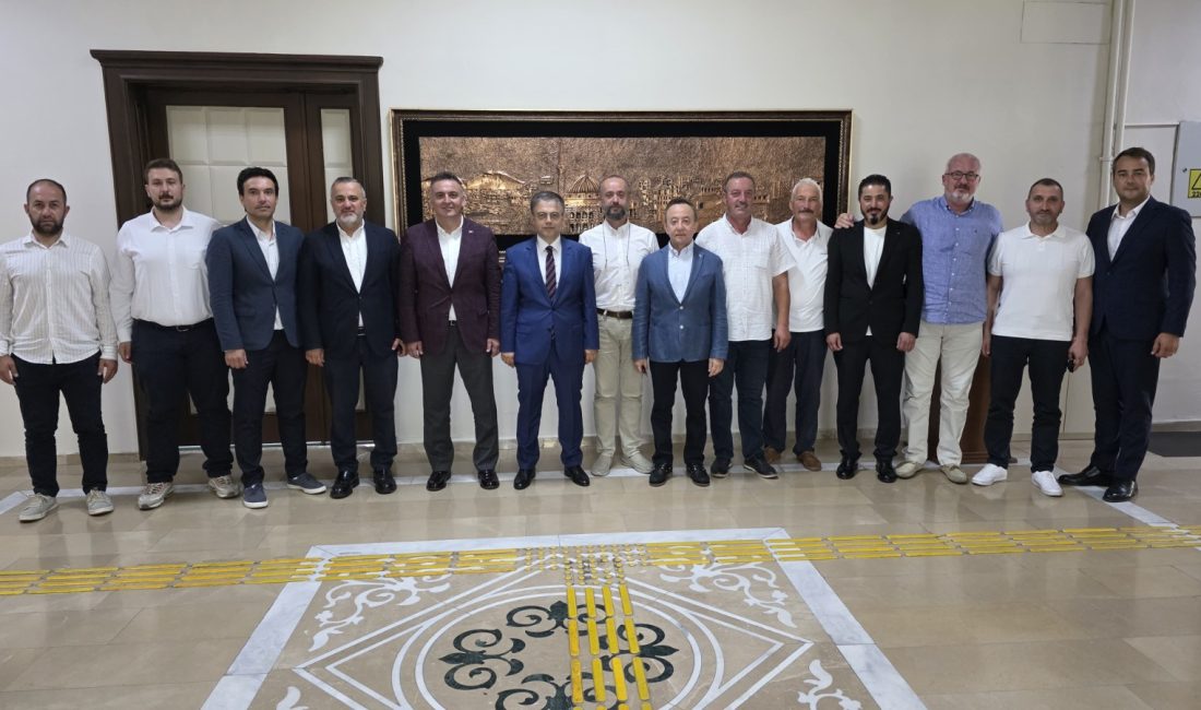 Yılmaz, Kaymakam Öztürk ile Bandırma’nın ekonomik geleceğini görüştü Bandırma Ticaret Odası Başkan Adayı Adem Yılmaz’ın Kaymakam Recep Öztürk’e