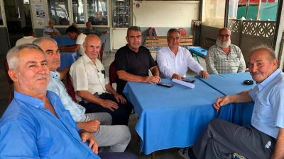 AK Parti Bandırma İlçe Başkanı Göksel Karlahan, beraberindeki yönetim kurulu