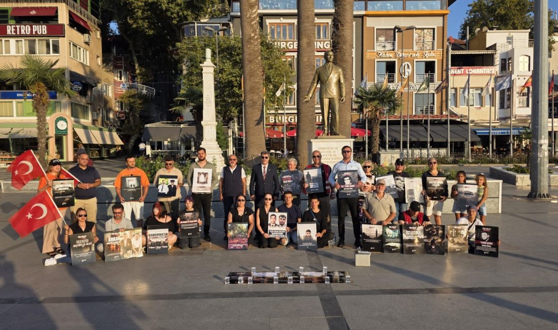 Bandırma’da Zafer Partisi’nden “Çerçeve Yasa” tepkisi Cumhuriyet Meydanı’nda bir araya gelen partililer, terör suçlarından hüküm giyen