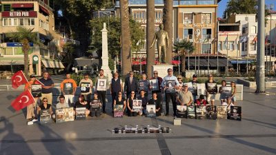 Cumhuriyet Meydanı’nda bir araya gelen partililer, terör suçlarından hüküm giyen