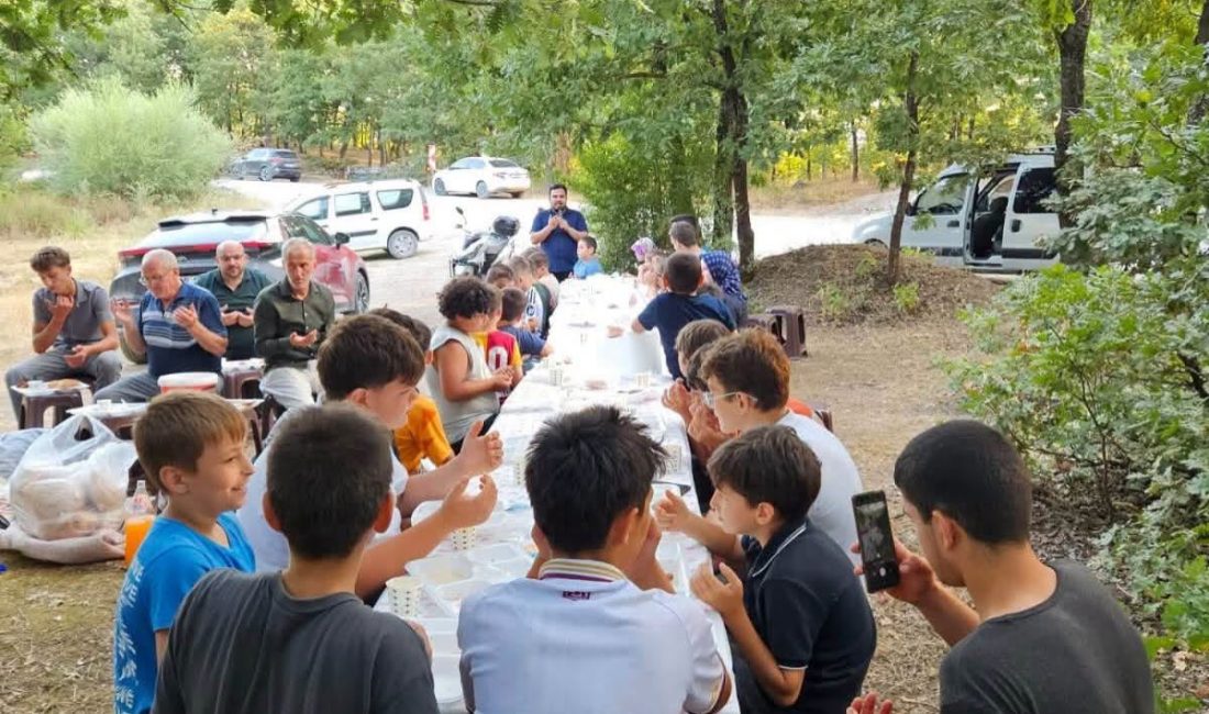 Sebepli Mahallesi’nde düzenlenen programda öğrenciler birlikte yemek yiyip çeşitli etkinliklere