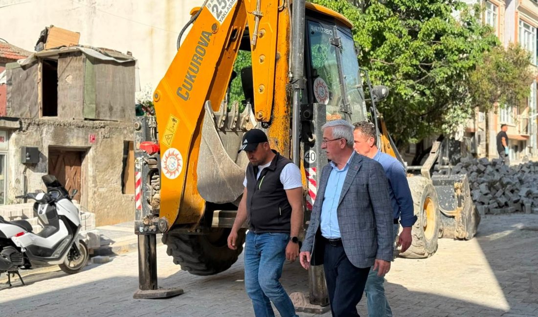 Belediye ekiplerinin sahadaki çalışmalarını değerlendiren Karışık, ulaşımın daha güvenli ve