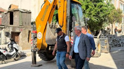 Belediye ekiplerinin sahadaki çalışmalarını değerlendiren Karışık, ulaşımın daha güvenli ve