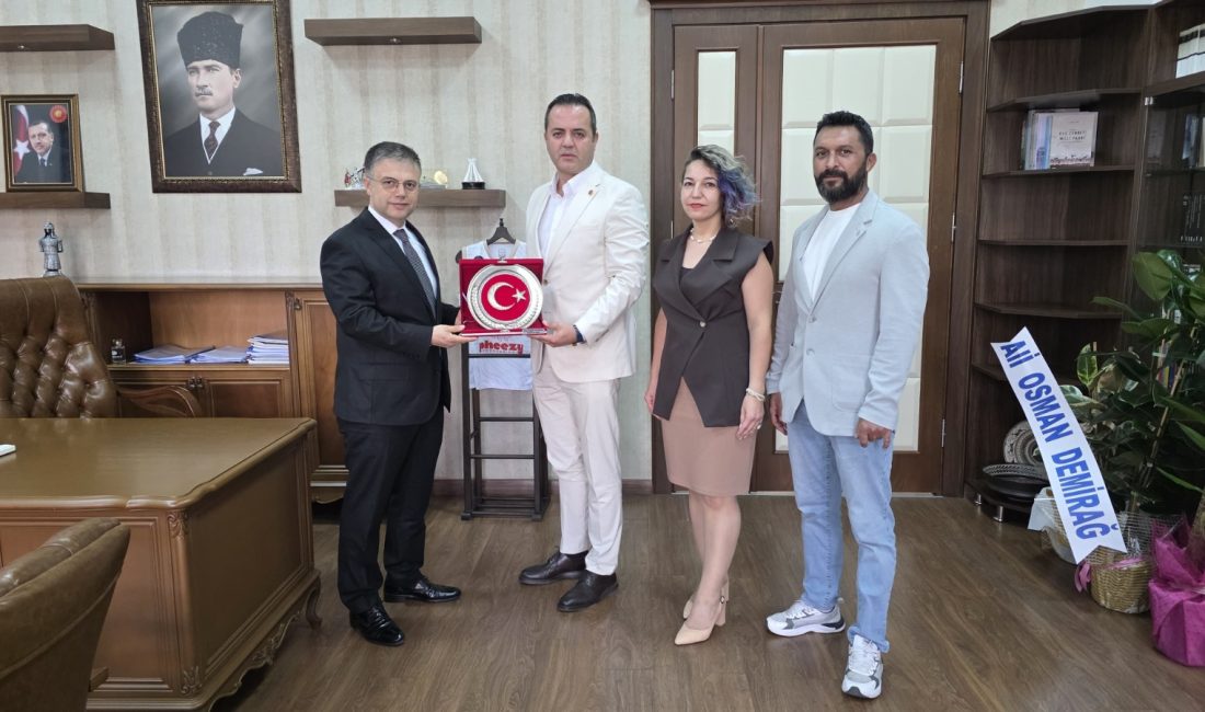 Genç Sağlık Sendikası’ndan Kaymakam Öztürk’e ziyaret Bandırma Kaymakamı Recep Öztürk, Genç Sağlık Sendikası Balıkesir Şube Başkanı