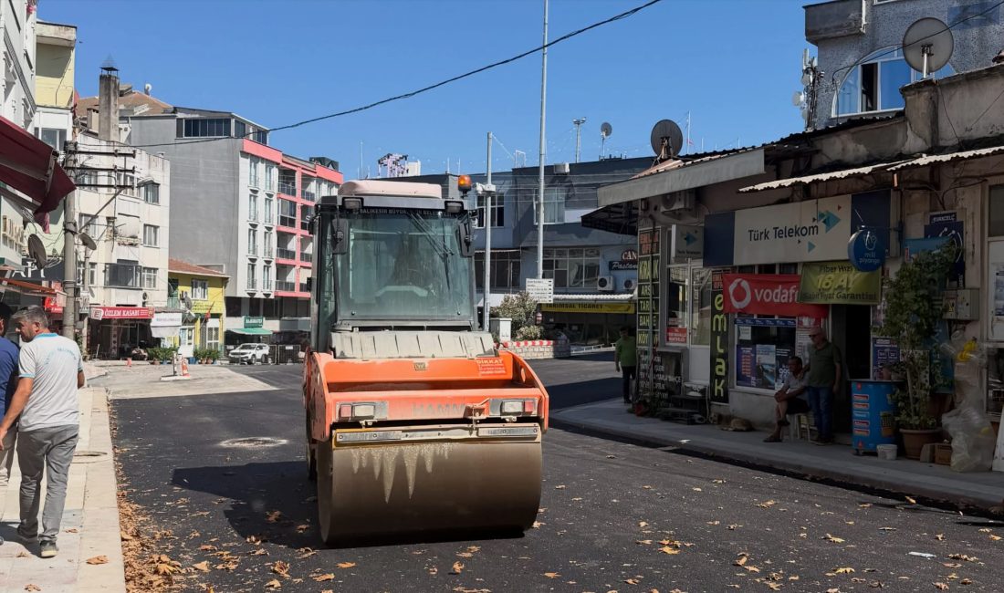 Manyas Belediyesi’nden yol ve kaldırım seferberliği Manyas Belediyesi, ilçe genelindeki ulaşım yatırımlarını sürdürüyor. İnönü Caddesi’nde asfalt