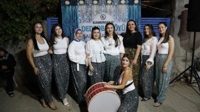 Dedeoba Köyü’nde şalvarlar geceyi süsledi Davul ve meşalelerle başlayan Şalvar Gecesi’nde, yöresel kıyafetlerini giyen kadınlar