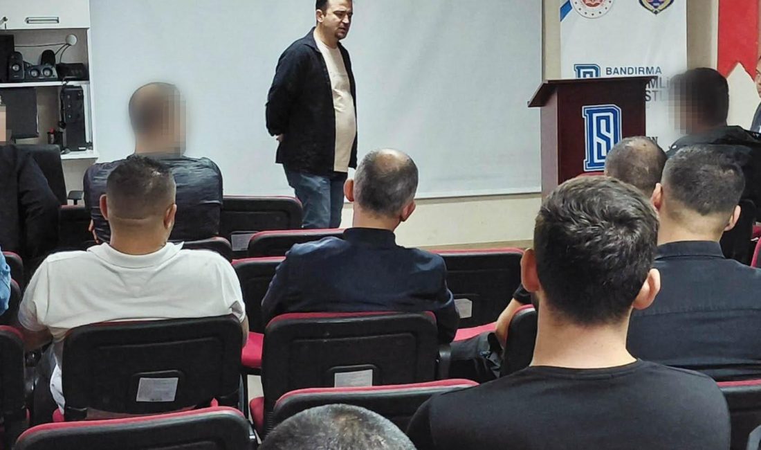 Bandırma’da yükümlülülere İŞKUR’dan istihdam desteği Bandırma’da yükümlülülere yönelik düzenlenen seminerde iş arama, mesleki eğitim ve