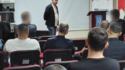 Bandırma’da yükümlülülere yönelik düzenlenen seminerde iş arama, mesleki eğitim ve