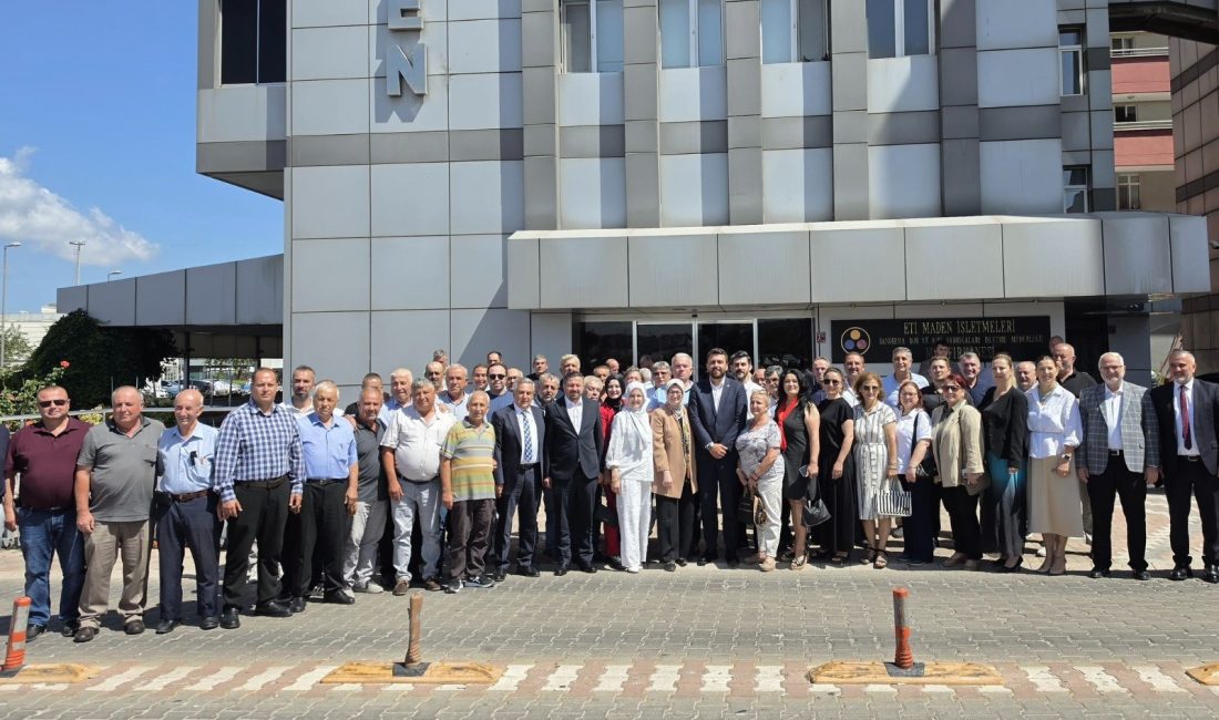 Bandırma’nın mahallelerindeki çalışmalar masaya yatırıldı AK Parti teşkilatının il ve ilçe yöneticileri, milletvekilleri ve 55