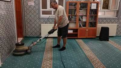 Marmara Adalar Belediyesi tarafından ilçedeki camilerin temizliğine yönelik sürdürülen çalışmalar