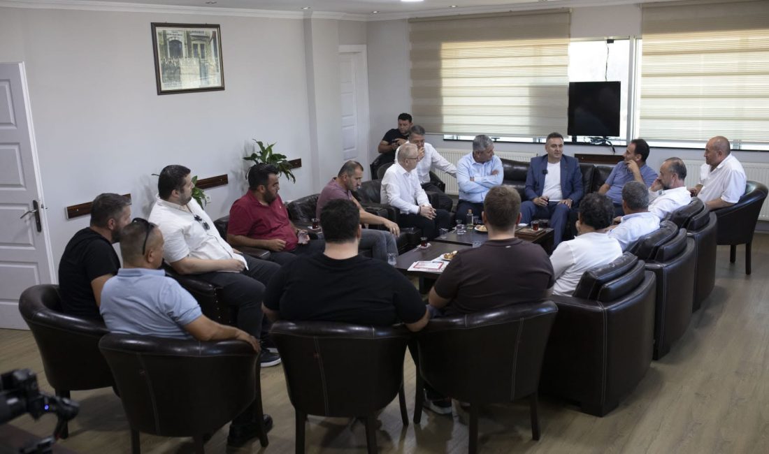 Yılmaz ve Çapar, Bandırma’nın taşımacılık gücünü görüştü Bandırma Ticaret Odası Başkan Adayı Adem Yılmaz, Şoförler ve Otomobilciler