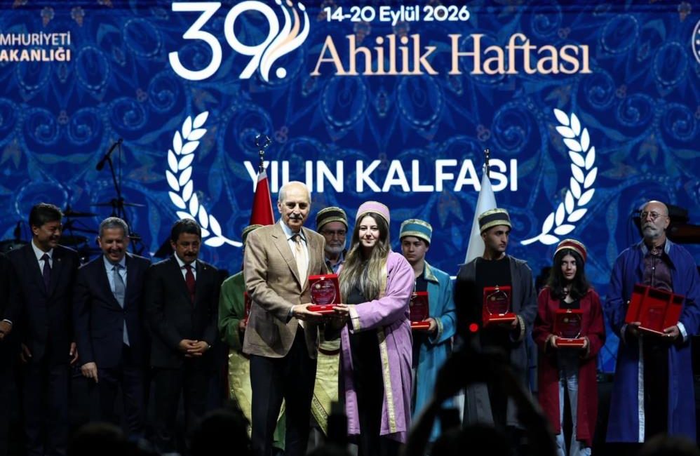 20 yaşında sanayide erkek egemenliğini kırdı, Türkiye’de yılın kalfası oldu Balıkesir’de 3,5 yıldır babasının yanında oto boya sektöründe çalışan 20