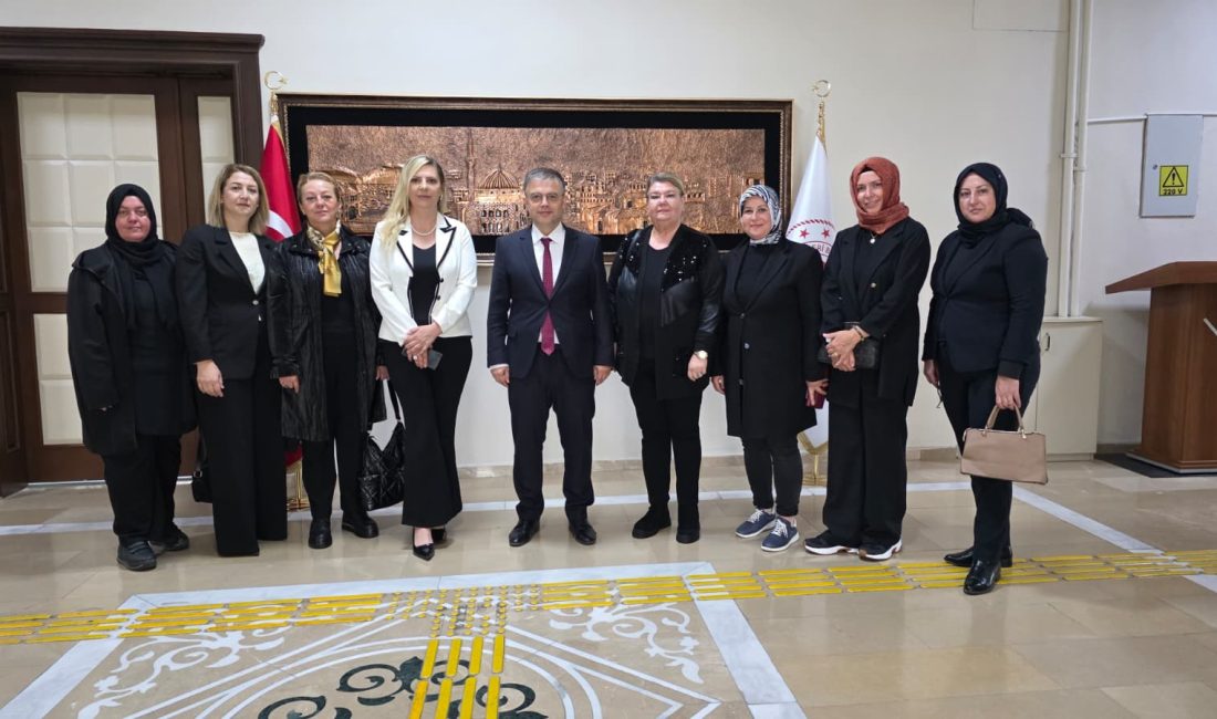 AK Kadınlar Yeni Kaymakam İle Bir Araya Geldi AK Parti Bandırma Kadın Kolları yönetimi, Kaymakam Recep Öztürk’ü ziyaret
