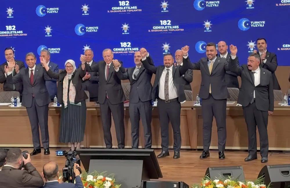 Marmara Adalar Belediye Başkanı Dinçer, AK Parti’ye katıldı Balıkesir Marmara Adalar Belediye Başkanı Aydın Dinçer, AK Parti 182.